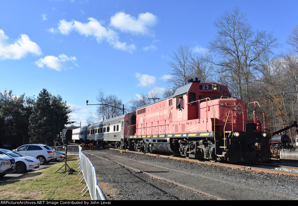 GP7u # 23 leads the train past the Whippany Railway Museum 